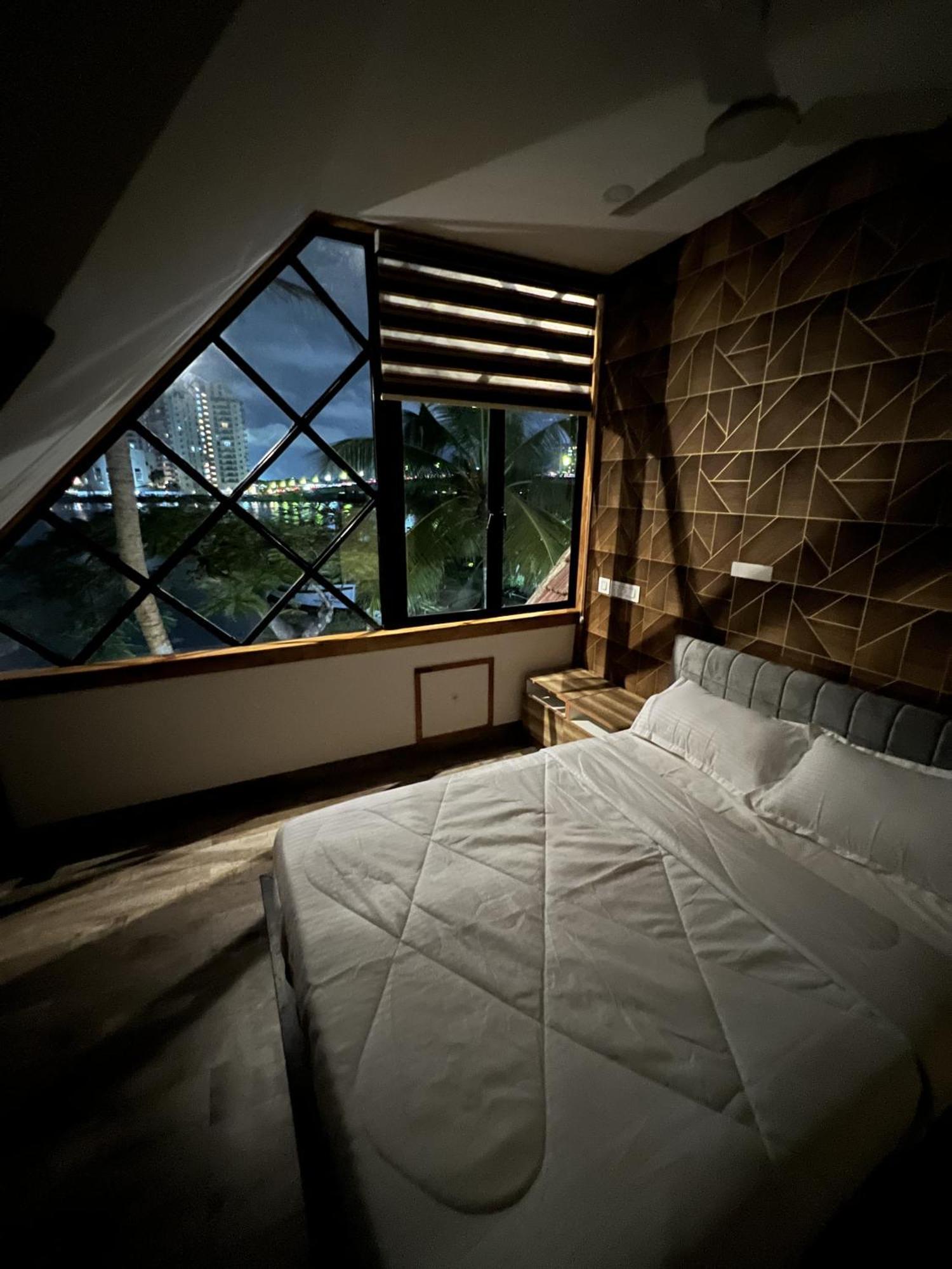 Marina Lounge Hotel Kochi Ngoại thất bức ảnh